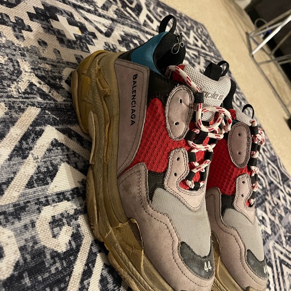 Balenciaga's Triple S sneakers - Used in okay Condition - Picture 6 of 7